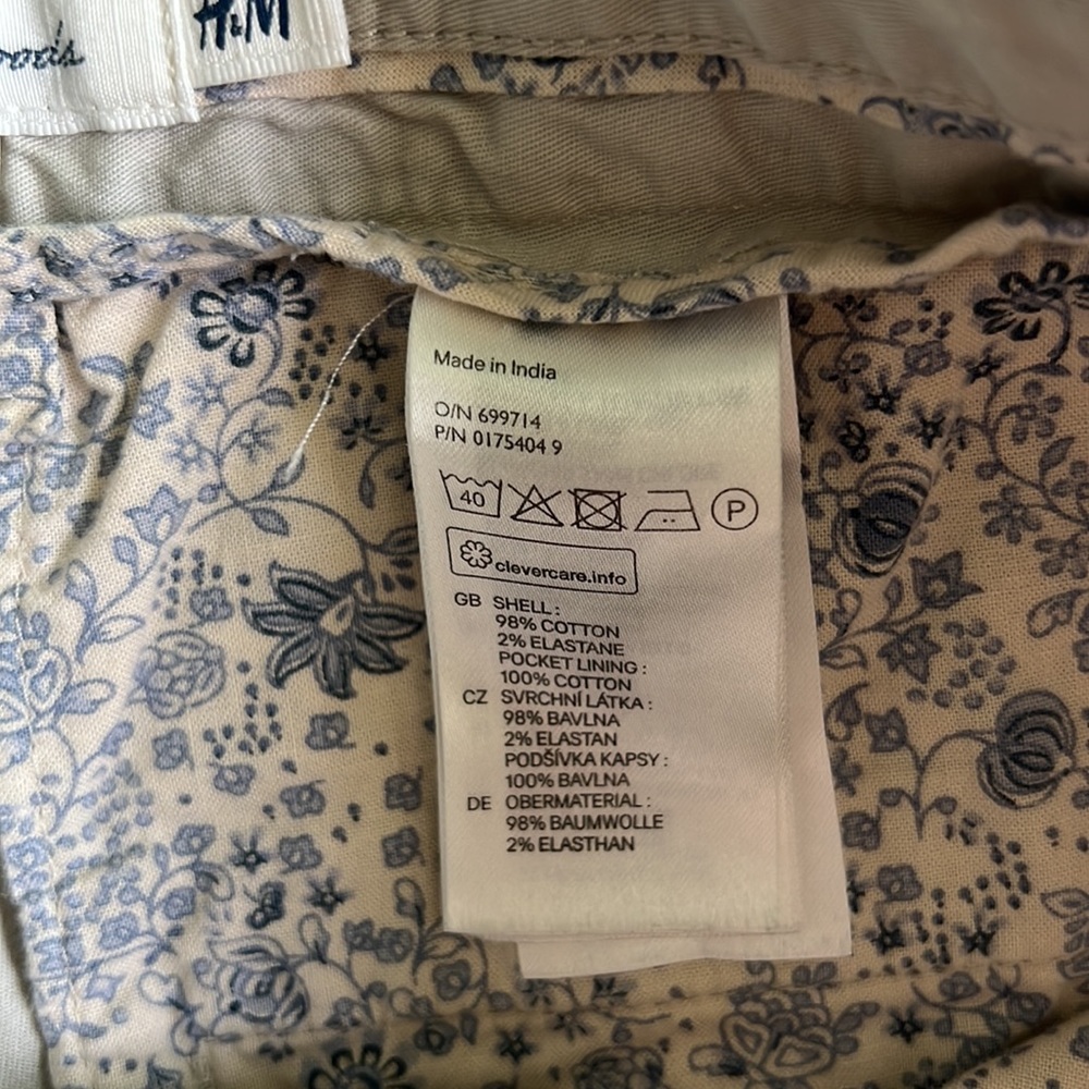 H&M Shorts - Picture 3 of 10